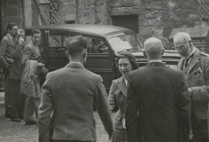 1951 drum castle pageant Princess margaret arriving